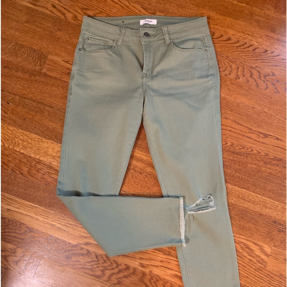 Kensie cropped khaki green distressed slim jean